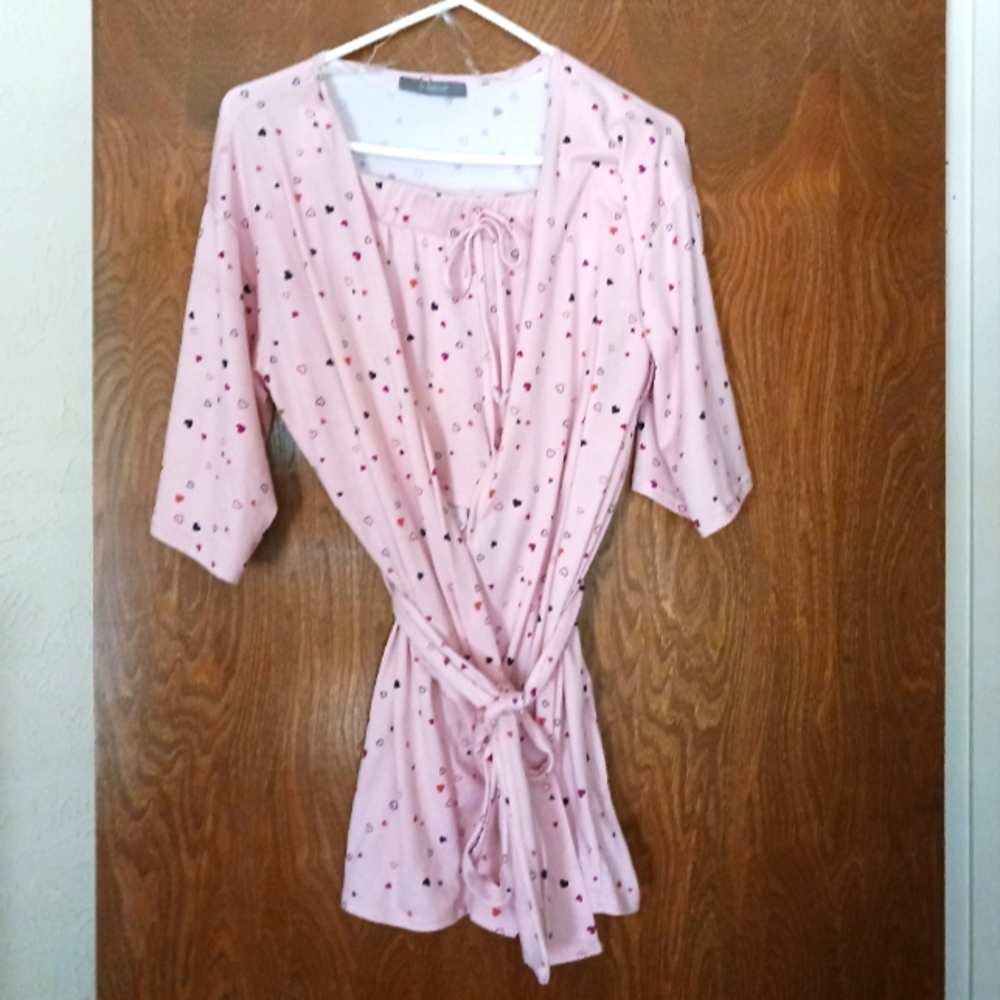 Cute shortie robe with matching shorts, pink with scattered hearts